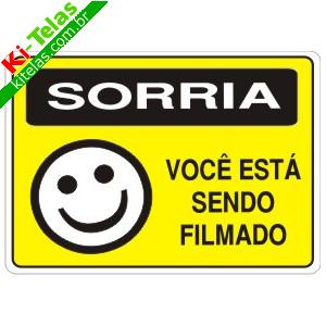 PLACA - SORRIA VOC&Ecirc; ESTA SENDO FILMADO - 30X20CM - PADR&Atilde;O